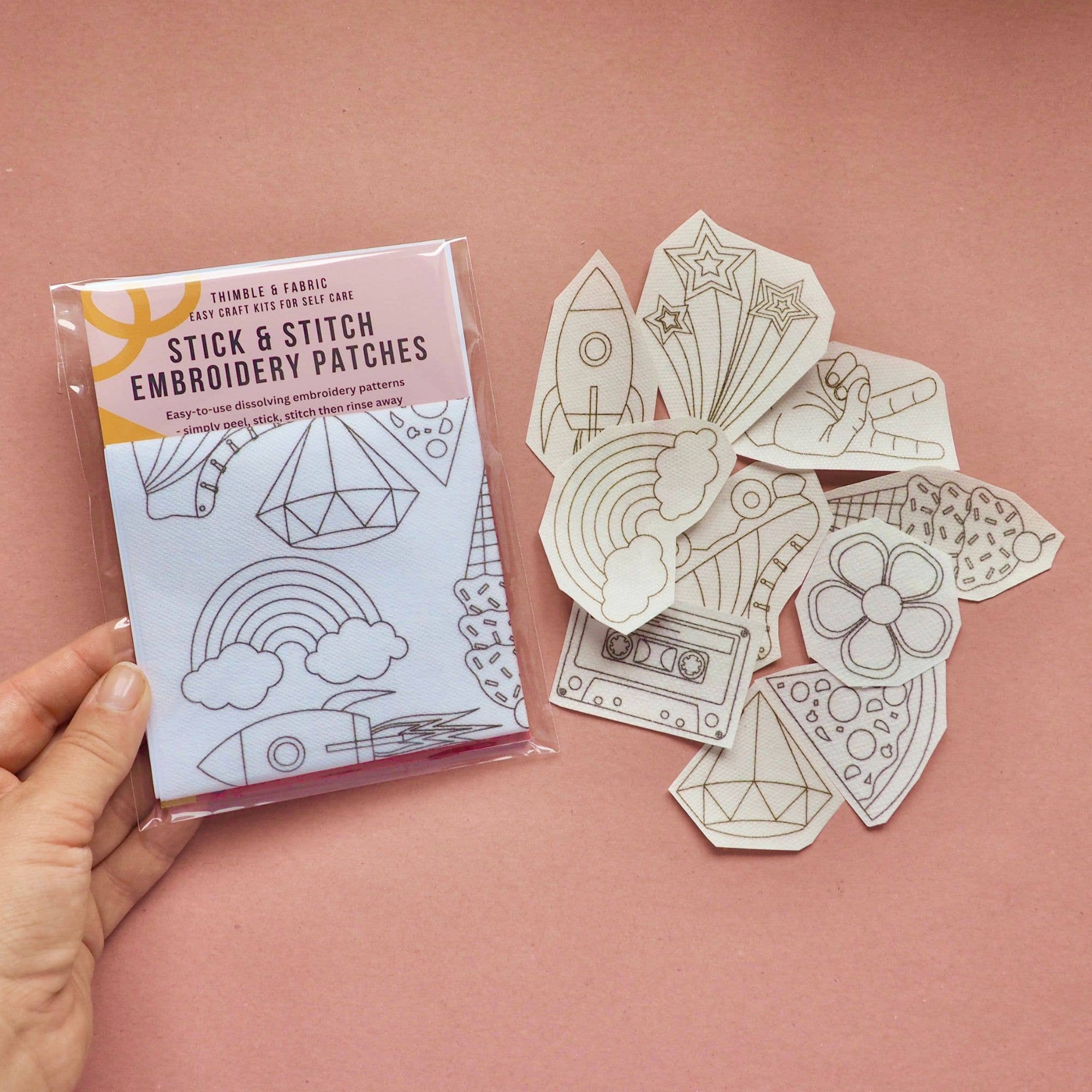 Thimble and Fabric – Großhandel Kreuzstich-/Stickzubehör – Stick- und Näh-Set für Retro-Stickerei-Aufnäher1