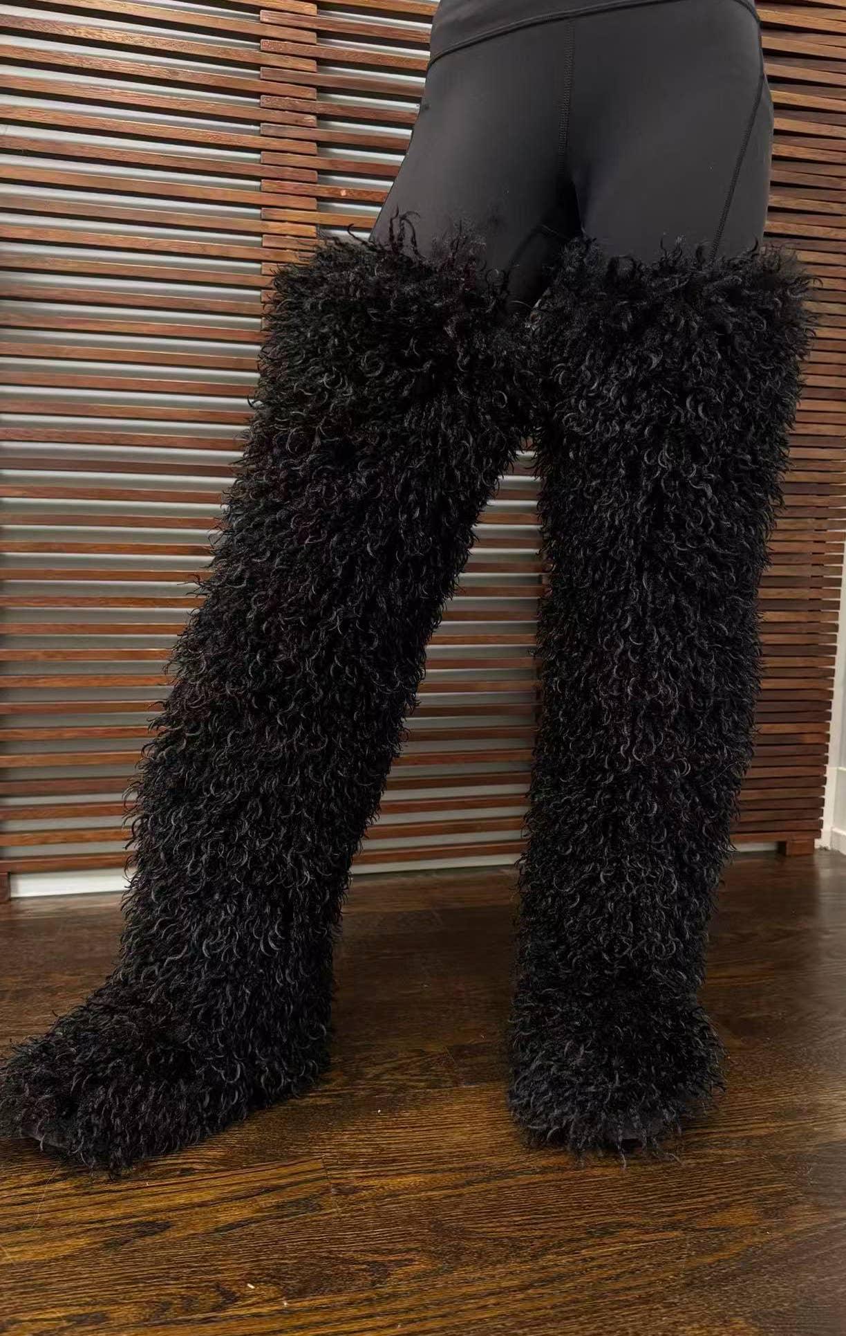 C&Y Accessories  INC - Wholesale Boots - Women's - Fur 020