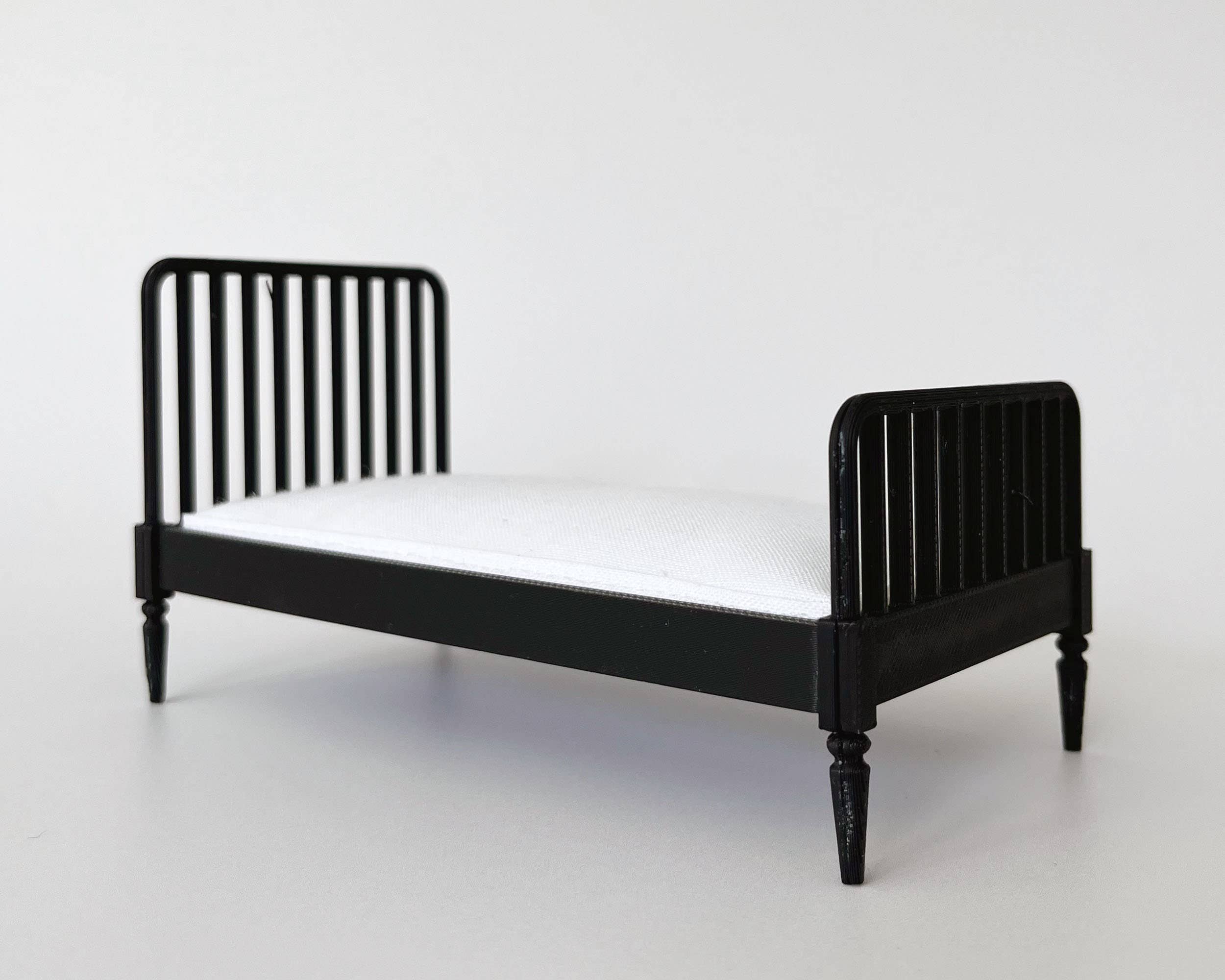 Miniette - Vente Accessoire de poupée – enfant - Lit miniature pour maison de poupée avec lits jumeaux6