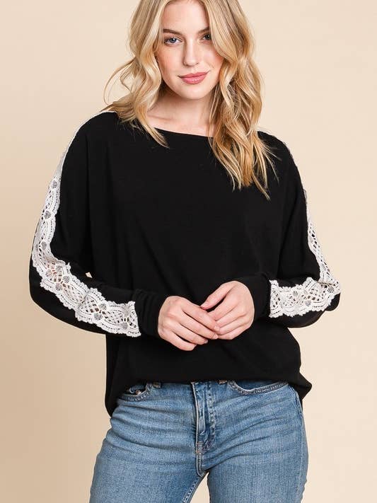 Haut en molleton français solide ETK-8587 avec empiècement en dentelle pour la vente par Emerald Collection