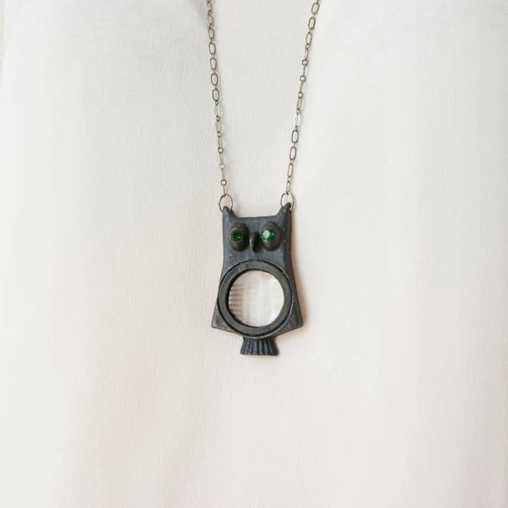 SORA DESIGNS - Wholesale Pendant/Charm Necklace - Owl Magnifying Glass Necklace -antique Gold Version