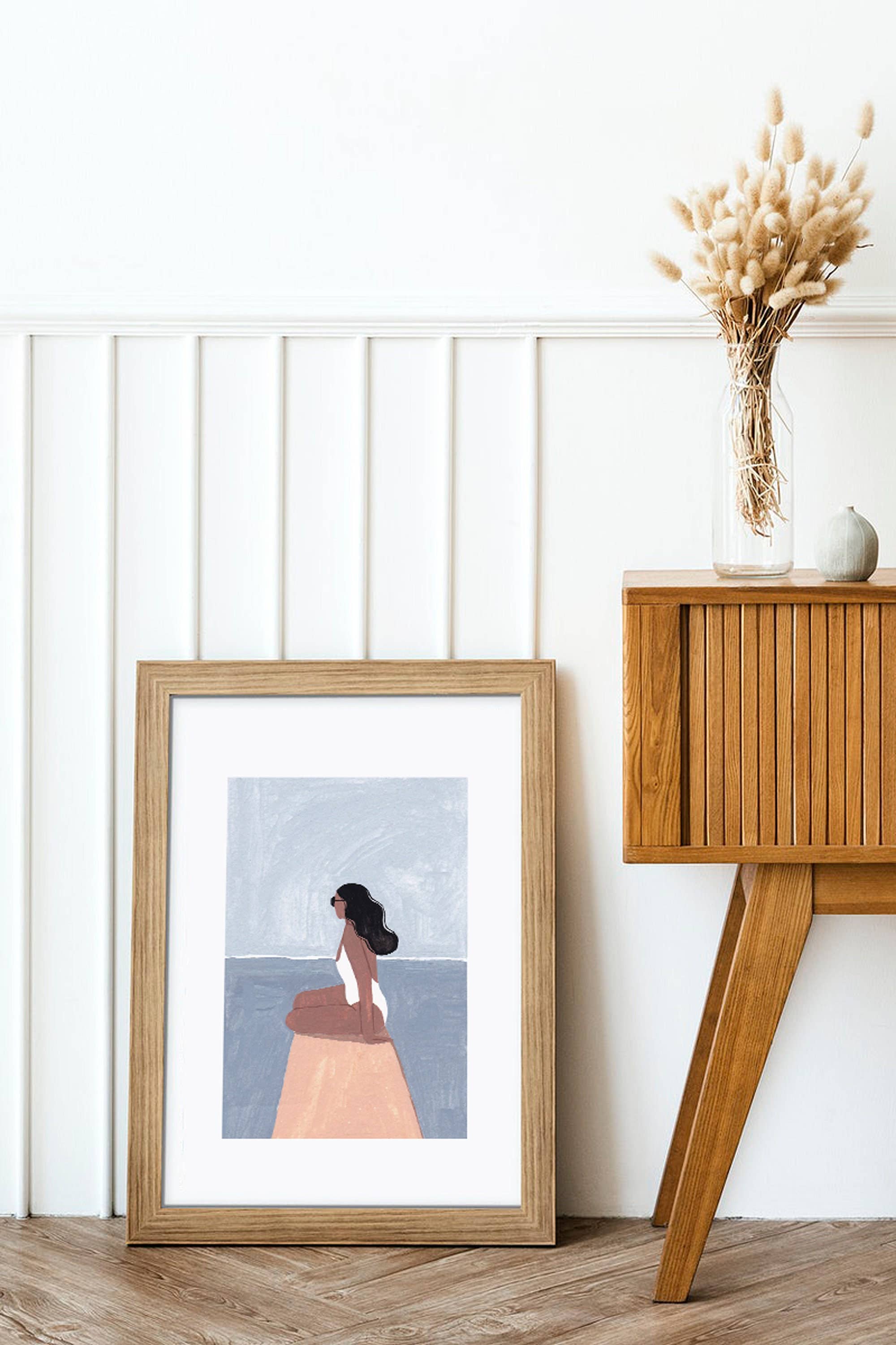 Maja Tomljanovic – Engroshandel Kunsttryk – Venter på.. A4 og A5 kunsttryk, sommer print, pige, strand1