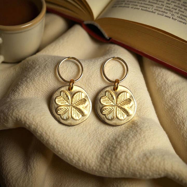 LUCKY brincos de prata 925 (dourados) por atacado de Grethe Winter