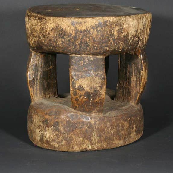 Sgabello rotondo comune vintage per la vendita all'ingrosso da parte di The Niger Bend