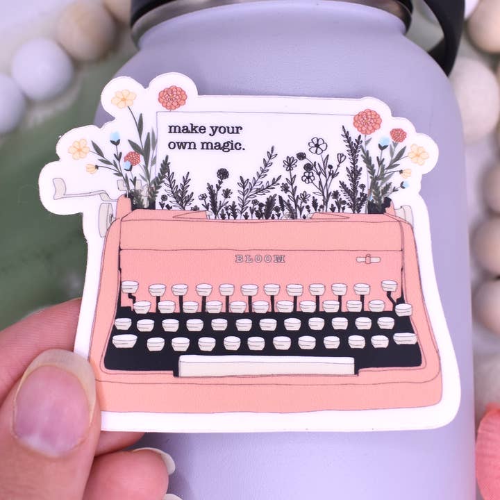 Lav din egen magiske skrivemaskine mærkat, 3x2.59in for engroshandel hos Sammy Jean Artist
