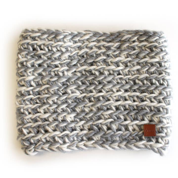 Gibou – wholesale Mössa - Dam – Handstickad halsvärmare21