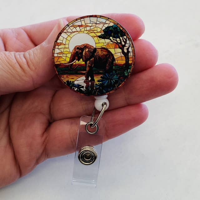 Finto Vetro Colorato Safari Elefante Portabadge Retrattile per la vendita all'ingrosso da parte di Spellbound Rose Creations