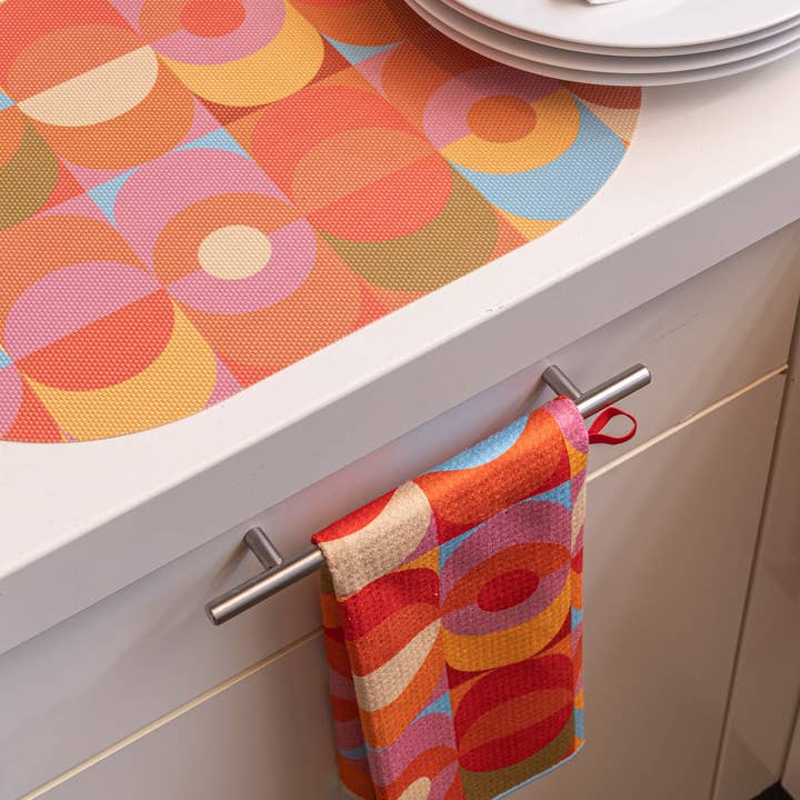 hide+seek SUPPLY CO - Vendita all'ingrosso Tovagliette - Tovaglietta ovale in tessuto bifacciale Blink 30,5 x 43,7 cm di diametro5