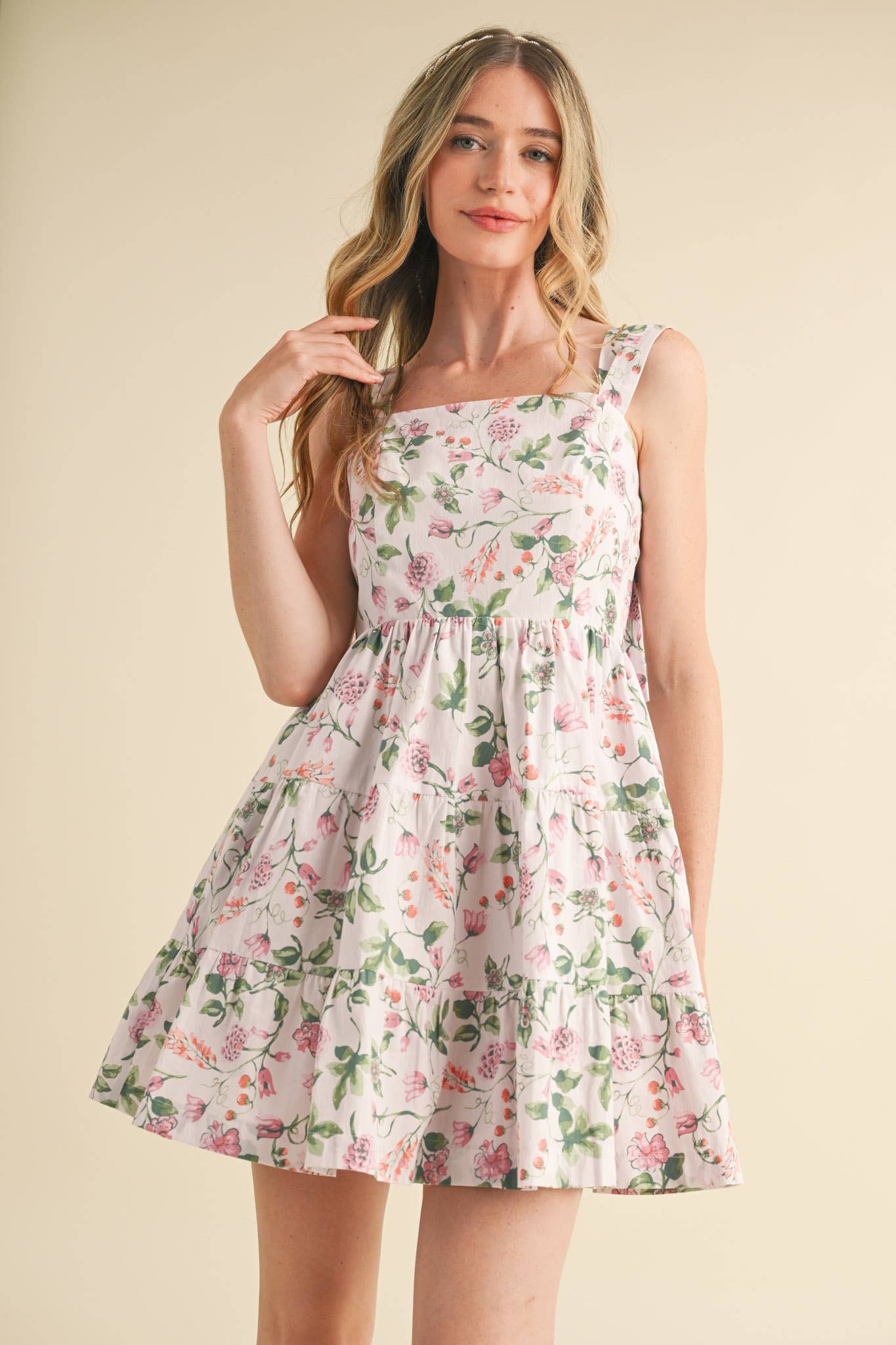 &MERCI - Vente Robe – femme - ROBE COURTE À VOLANTS FLORAUX AVEC BRETELLES À NOUER MDR38080