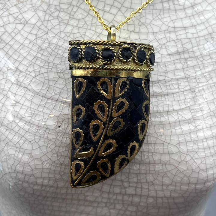 Collier Corne Plaqué Or Tourmaline Noire Imitation Avec Chaîne (1 Pièce) pour la vente par Crystal River Gems LLC