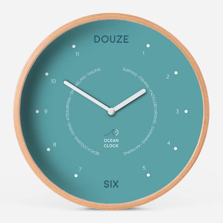 Türkise Holzuhr für den Großhandel von Ocean Clock