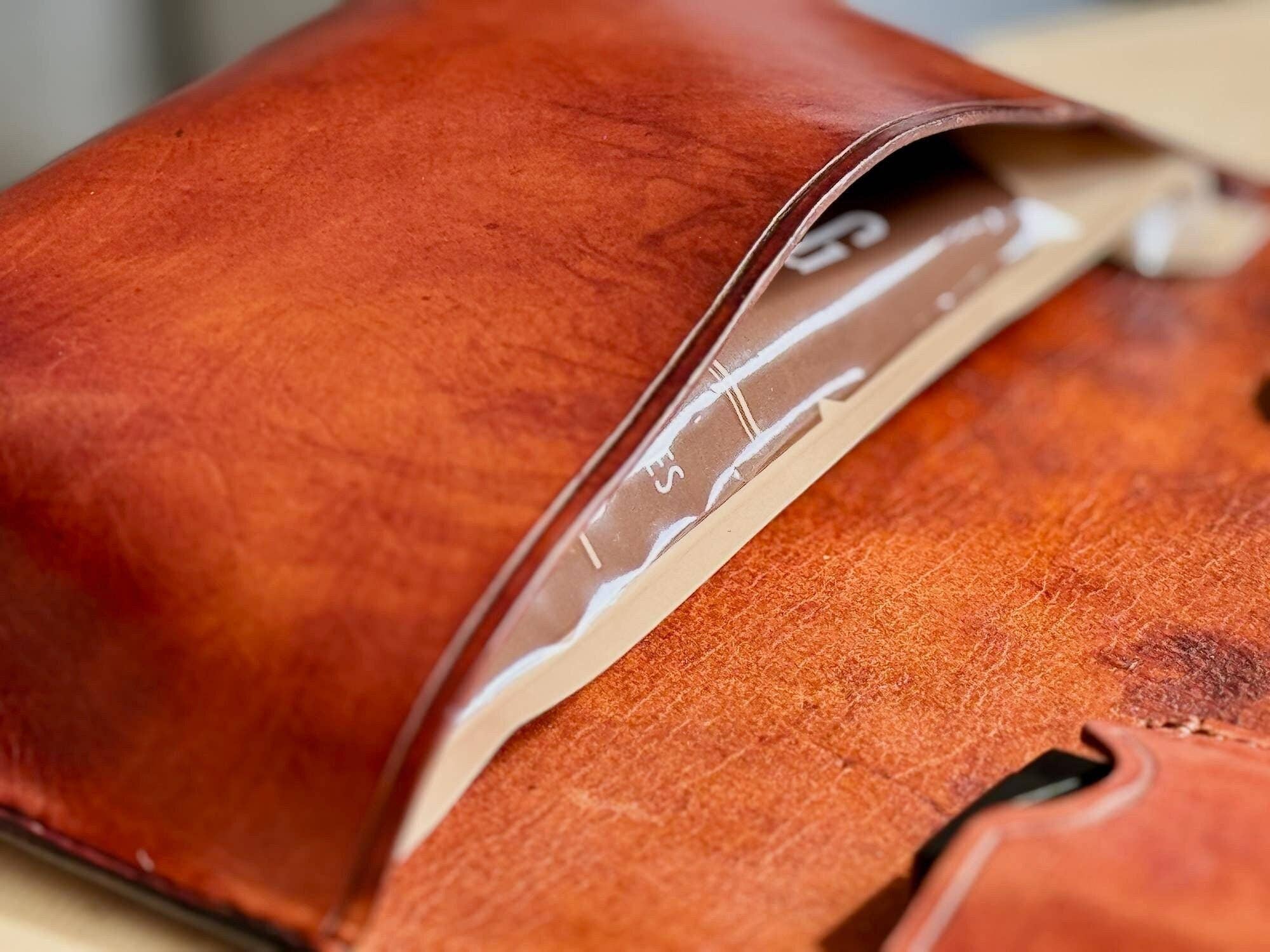 A. M. Aiken - Wholesale Humidor/Cigar Accessory - Hand-Dyed Leather Boveda Cigar Case4