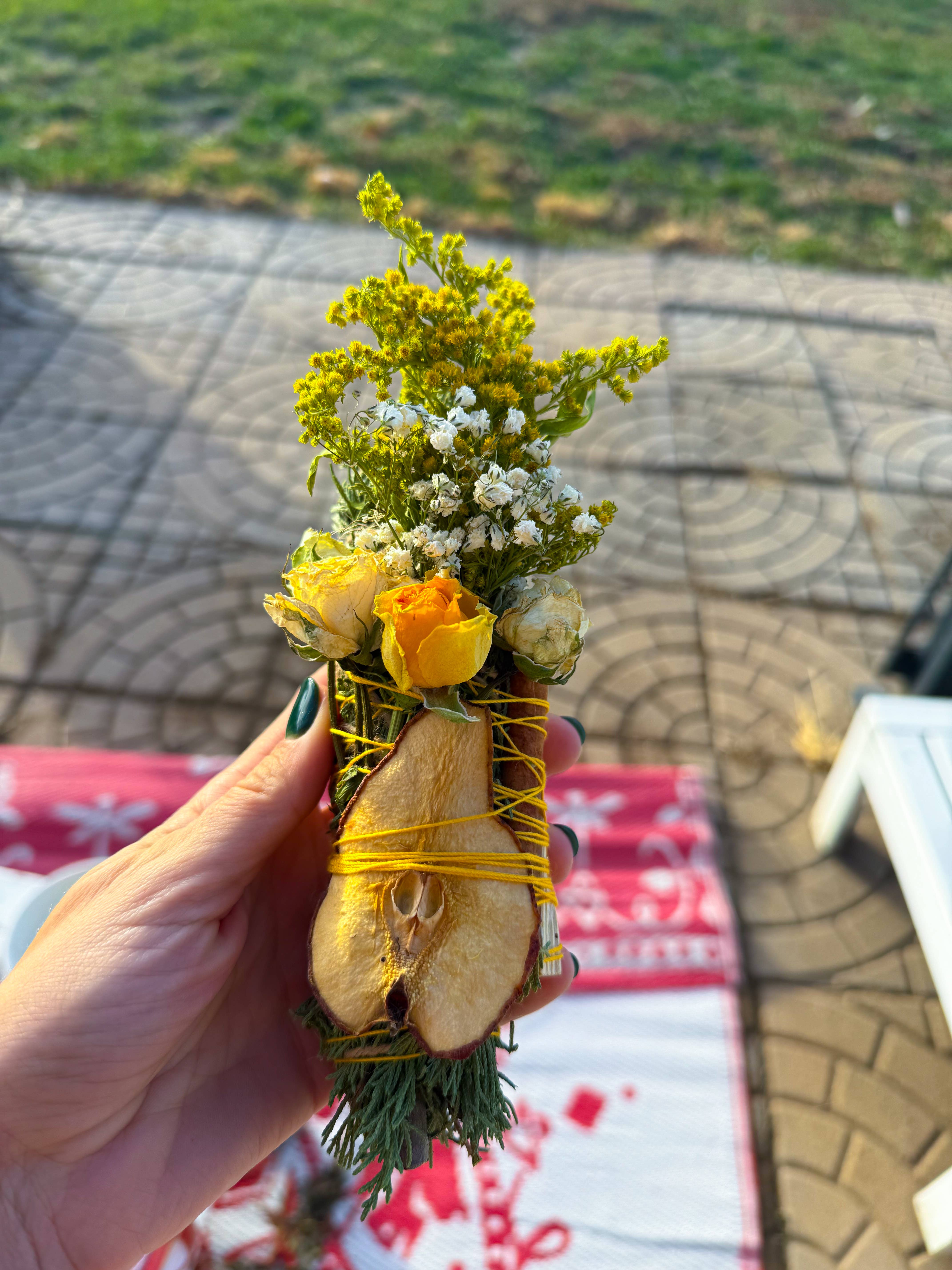 CharlieHaze - Wholesale Smudge Stick - Pear, Palo Santo, Juniper, and Cinnamon Smudge Stick7