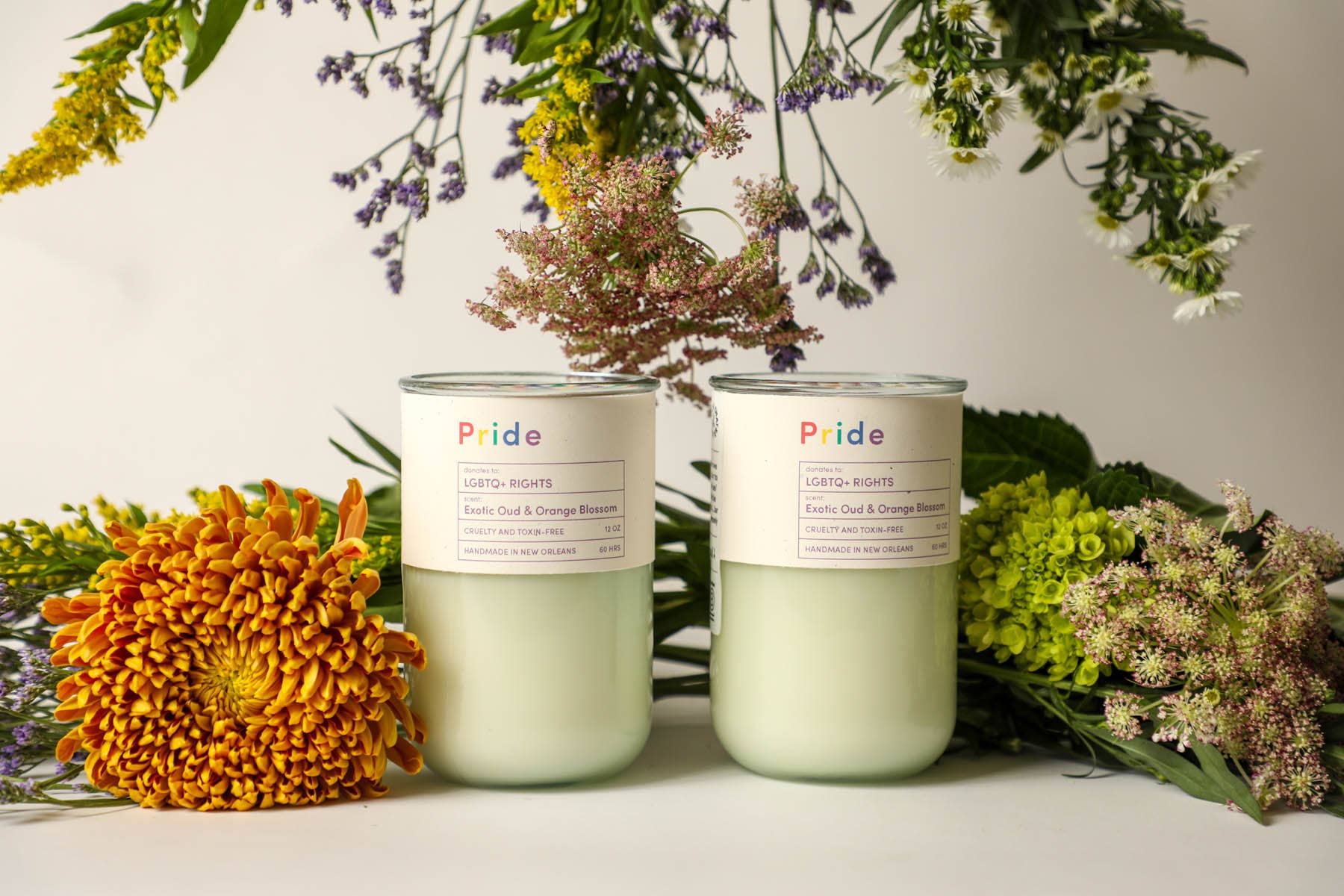 Goods That Matter – wholesale Burkljus – PRIDE, LJUDRÄTTER FÖR LGBTQ+, Träig citrusdoftande ljus, ekologisk soja4