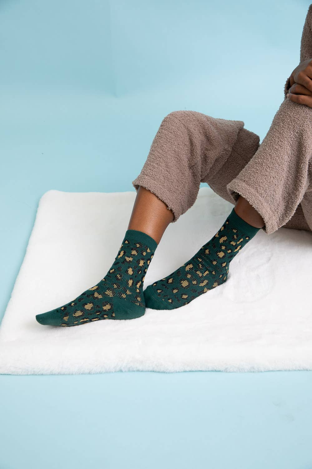 Leto Accessories - Wholesale Socks - Women's - 🐾 Soft Animal Print Leopard Knit Socks – Perfect for Winter5