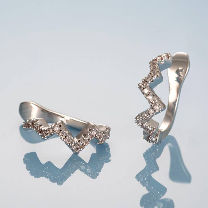Paire de boucles d'oreilles Zig Zag en argent pour la vente par Namana