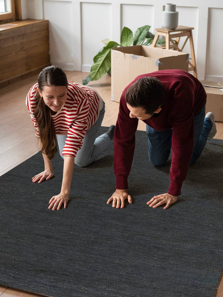 Premium schwarzer natürlicher Jute handgewebter, moderner ästhetischer Teppich für den Großhandel von Aesthetic Homes LLC