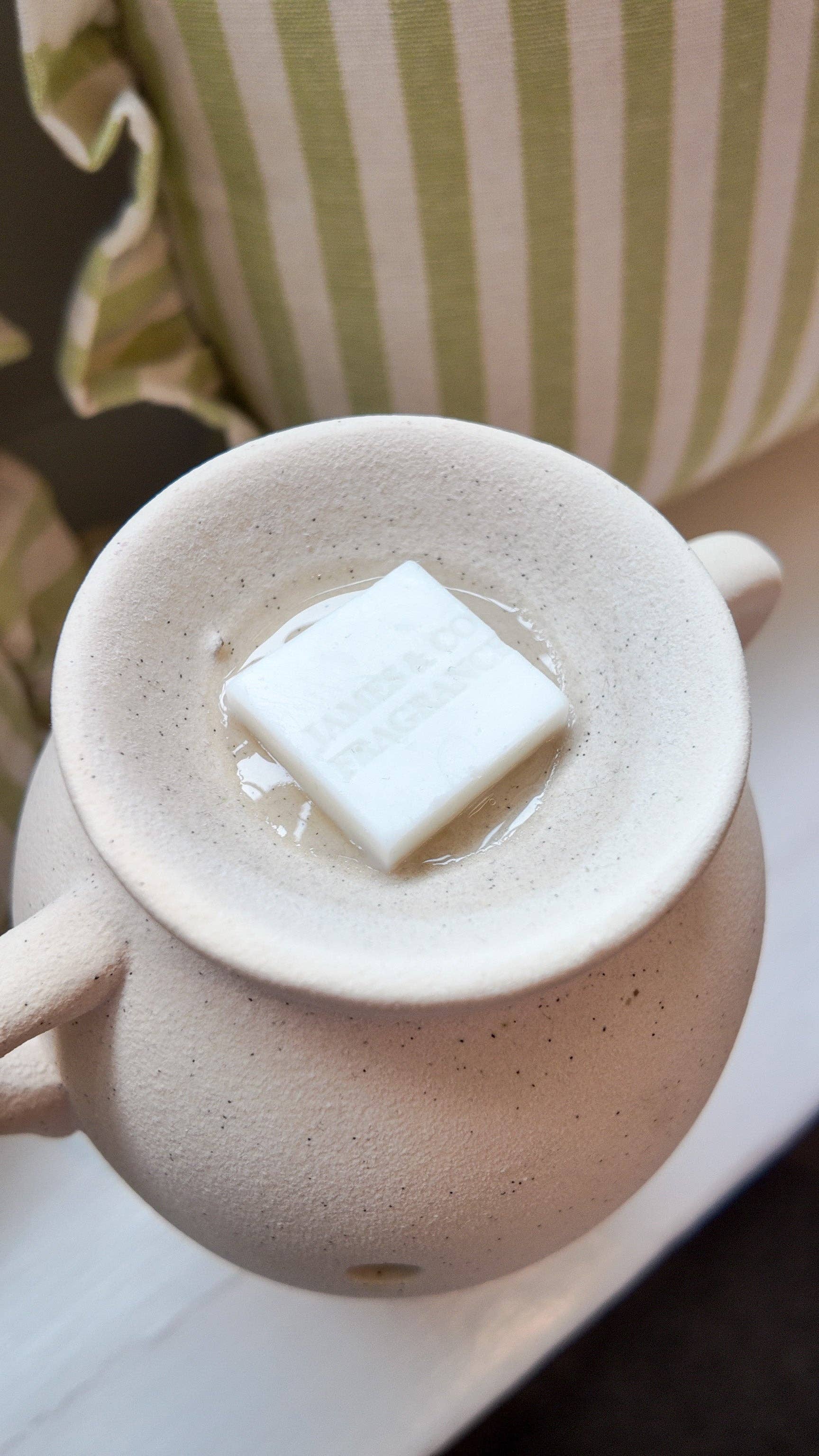 James & Co Fragrance - Wholesale Wax Warmer - Luxury White Textured Tealight Wax Melter1