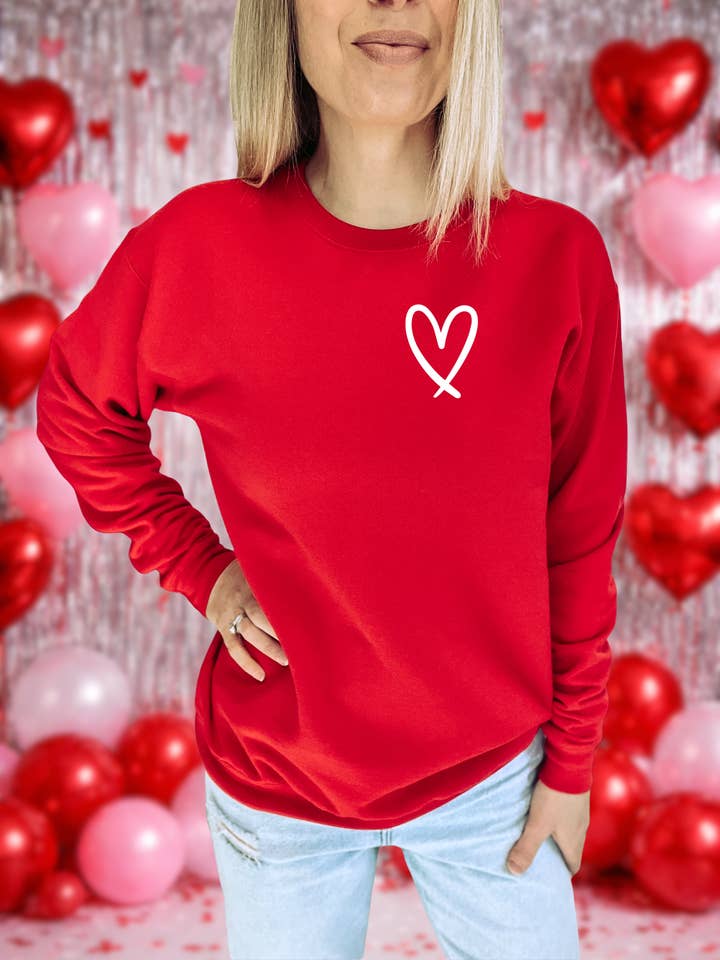 Pull de la Saint-Valentin - Pull à col rond confortable avec écusson cœur pour la vente par Blonde Ambition | Jewelry | Valentines Gift & Sweaters