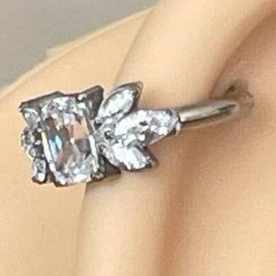 Titanium Cute Helix/Conch Cartilage Piercing (16G | 8mm or 10mm | Titanium | Silver or Gold) for wholesale by Elara Body Jewelry