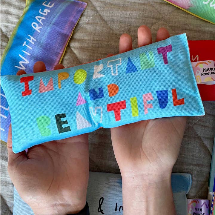 Nicola Rowlands - Wholesale Spa/Therapy Pillow - Lavender eyebag: IMPORTANT AND BEAUTIFUL1