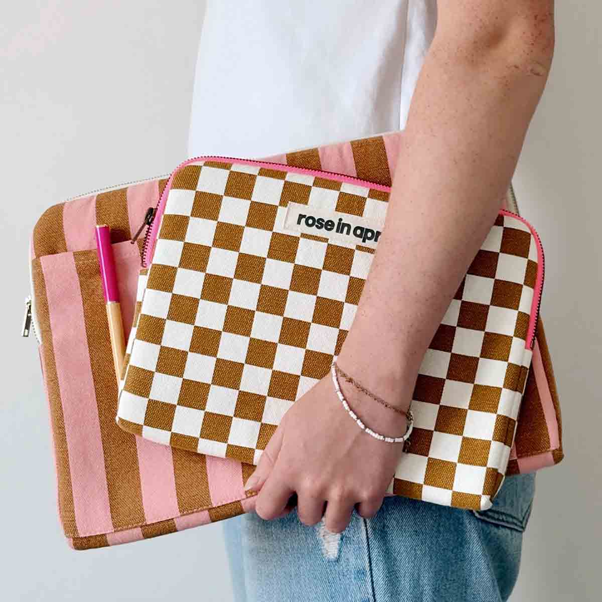 Rose in April - Wholesale Laptop/Tablet Case - Women's - Laptop sleeve 13/14' Octave Stripes Caramel / strawberry6