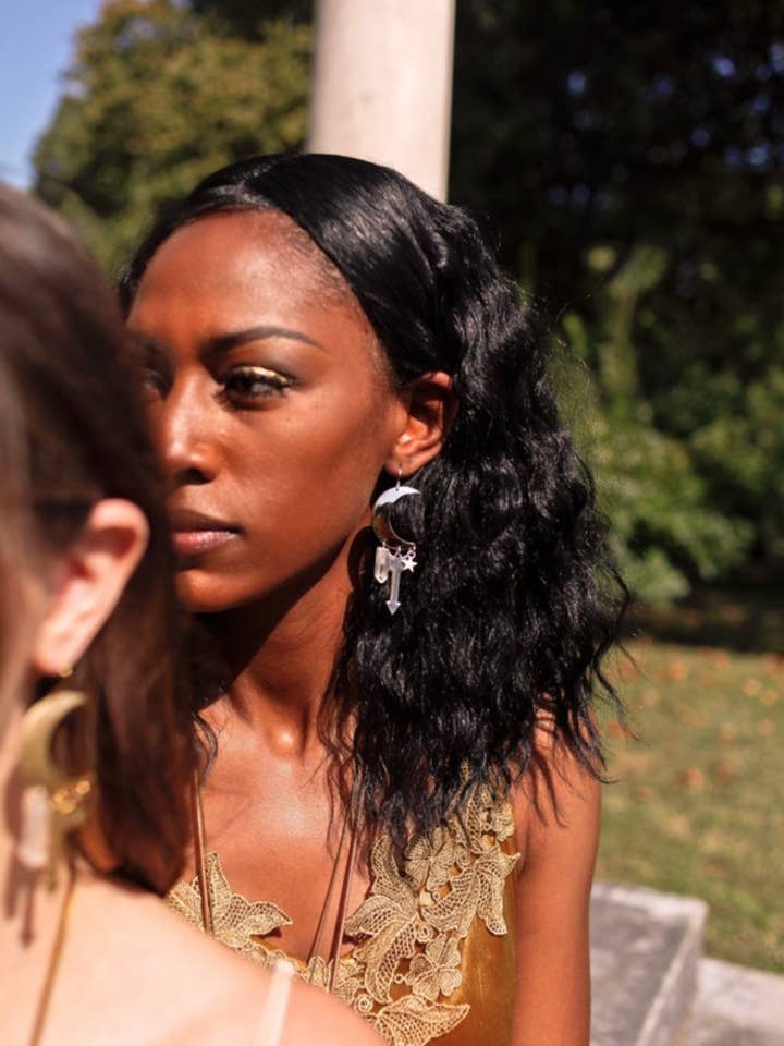 Orecchini Sisters of the Moon per la vendita all'ingrosso da parte di Flatwoods Fawn