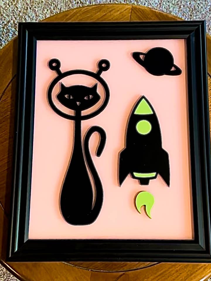 décoration murale Space Cat pour la vente par The Picker Knows