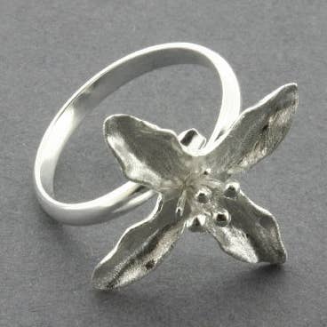 Stjerneblomst ring - justerbar for engroshandel hos Makers & Providers