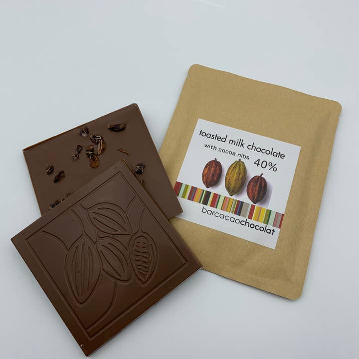 Lait grillé 40% avec des plutes de cacao pour la vente par barcacaochocolat