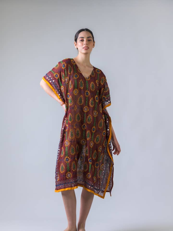 Rhea Stickerei Kaftan, Viskose V-Ausschnitt für den täglichen Stil für den Großhandel von Rhea