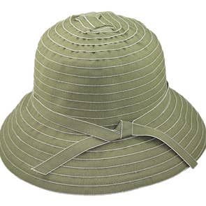 Sombrero Spring 9609 con forma de cubo con cinta de ala grande para venta al por mayor de Jeanne Simmons Accessories