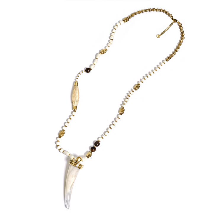 Lang halskæde med plastperler og hornvedhæng for engroshandel hos AMORINO SRL