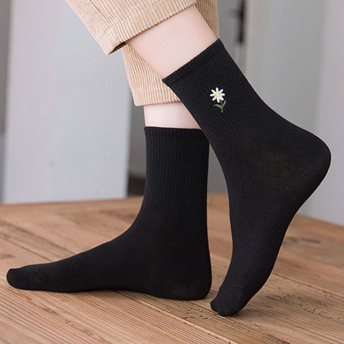 ACCITY - Wholesale Socks - Women's - Solid Color Daisy Socks, Cotton Mid-Calf Style_CWMS08812
