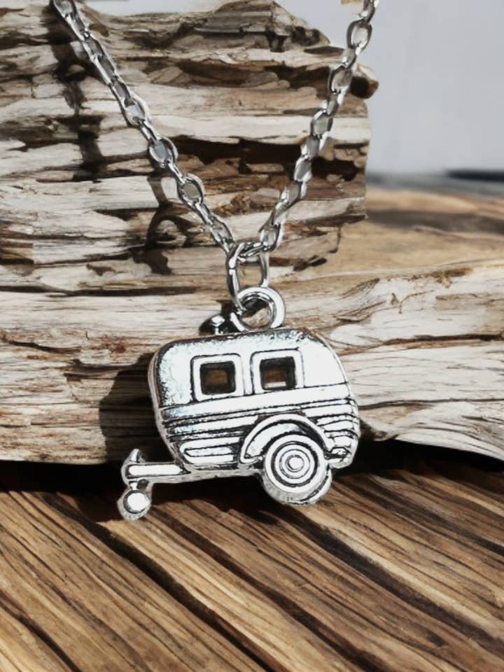 Camping necklace, caravan necklace, camping gift for wholesale by Turistadlv