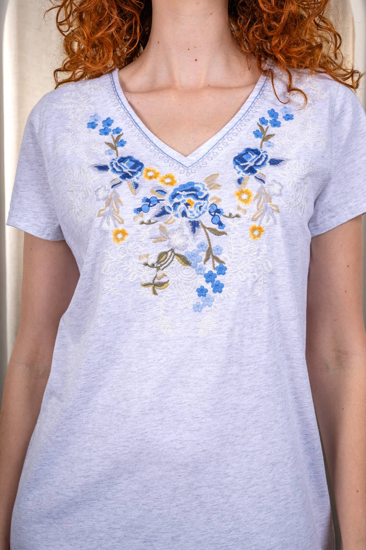 Grigio Abito a Maglia Lunghezza Ginocchio con Ricamo e Orlo Grezzo 2122-MAD in vendita all'ingrosso su Faire1