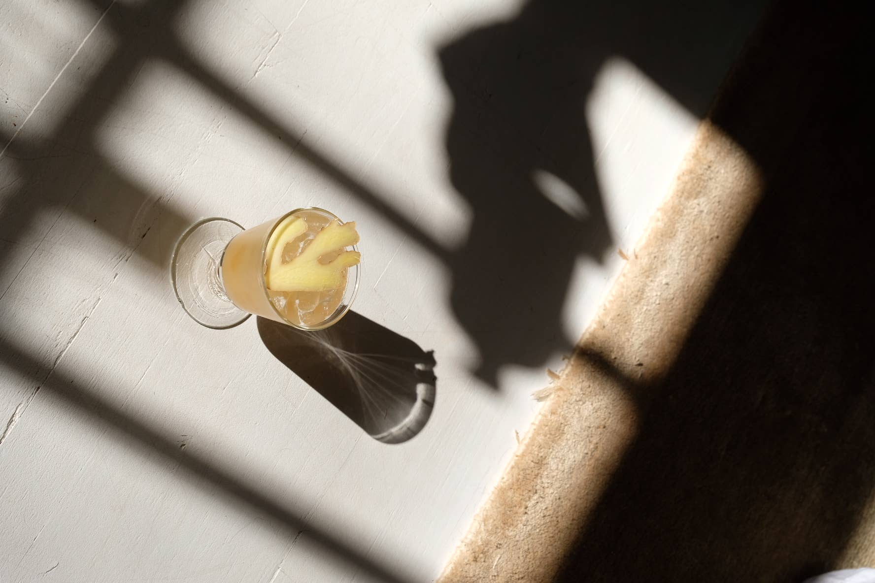 WithCo Cocktails - Vente Mélange/sirop pour cocktails - Mélange Mule au Gingembre (Racine de Gingembre, Bitters, Citron Vert)1