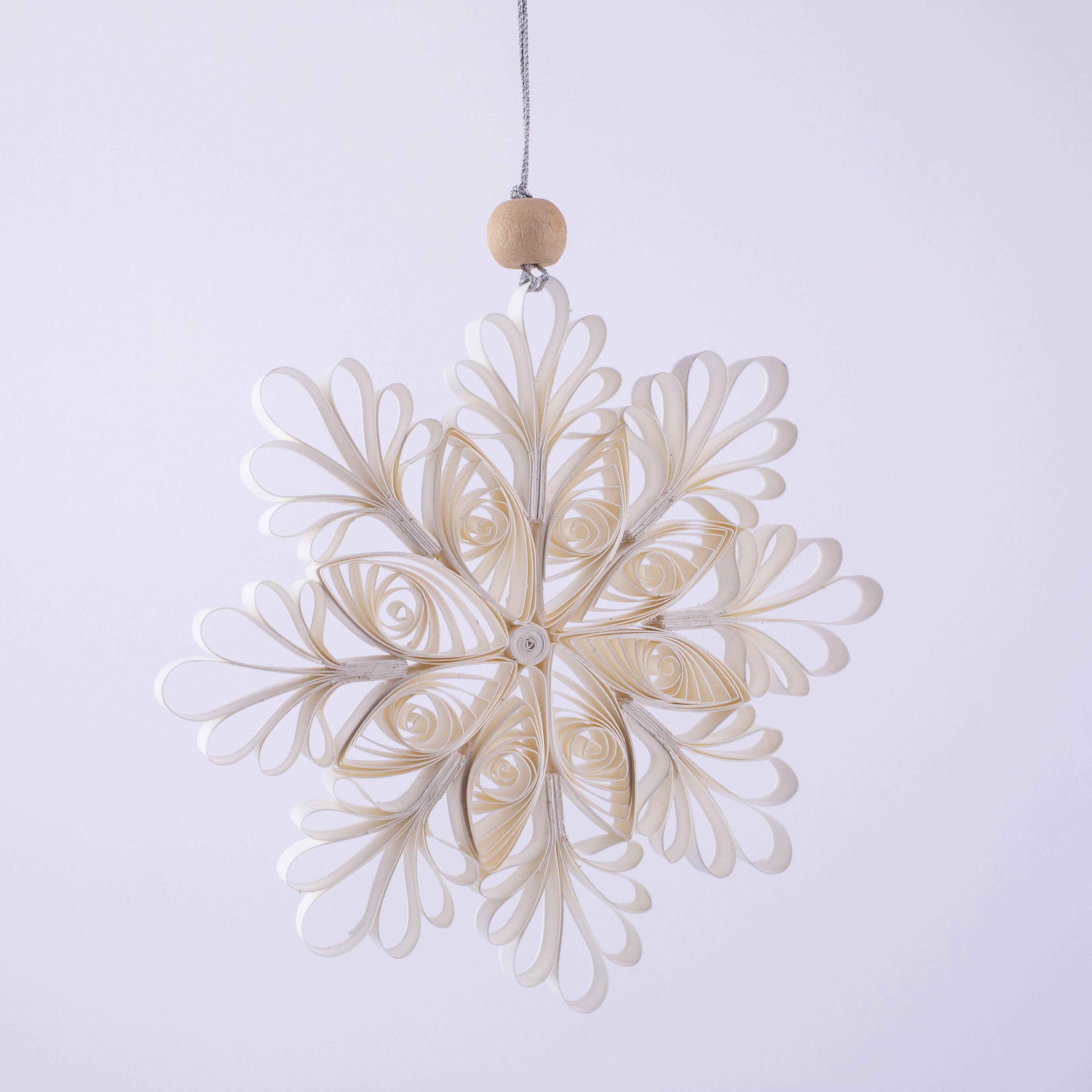 Artschatz LLC – Großhandel Verzierung – Quilling-Schneeflocke „Aspen“ Ø 15 cm | Weihnachten / Winter2