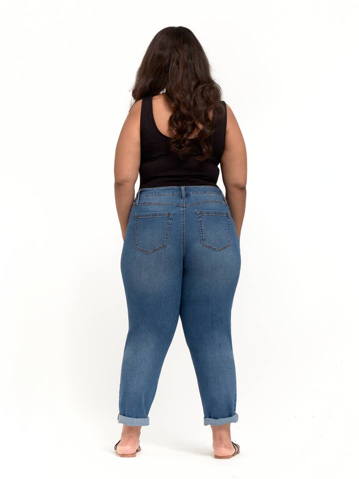 1822 Denim - Wholesale Jeans - Women's - Plus Size Sustainable 28.5" Boyfriend Jean in Benny