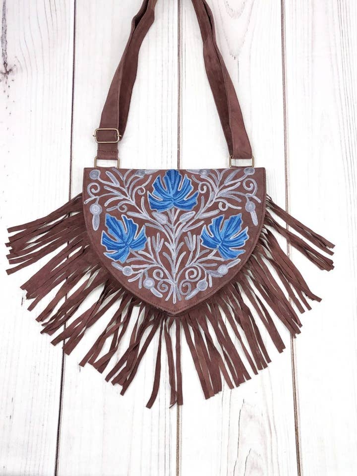 Bolso en forma de corazón bordado ante hecho a mano. para venta al por mayor de Rayz Intl