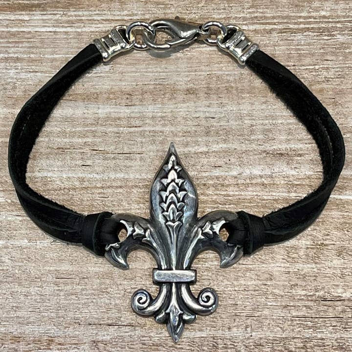 Pulseira de pele de veado Fleur De Lis por atacado de Lorraine Frances Jewelry