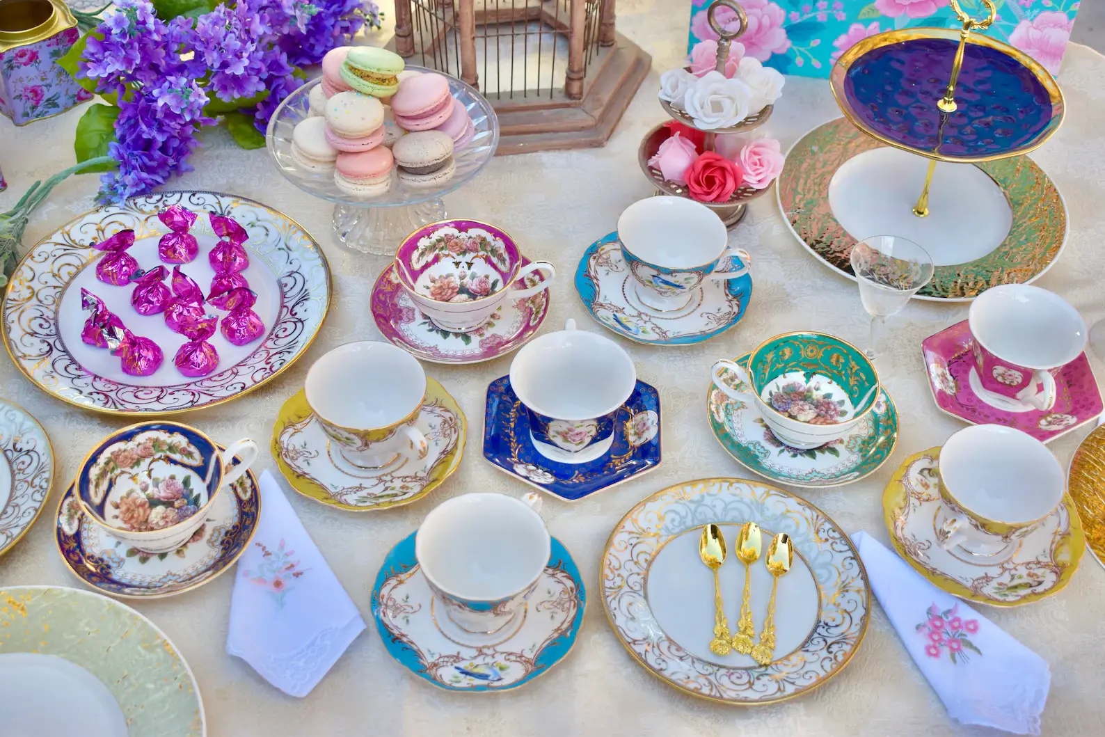 All Little Cute Things – Großhandel Teeservice – Unterschiedliche Teetassen aus der Regency-Ära für Catering, elegante Partys6