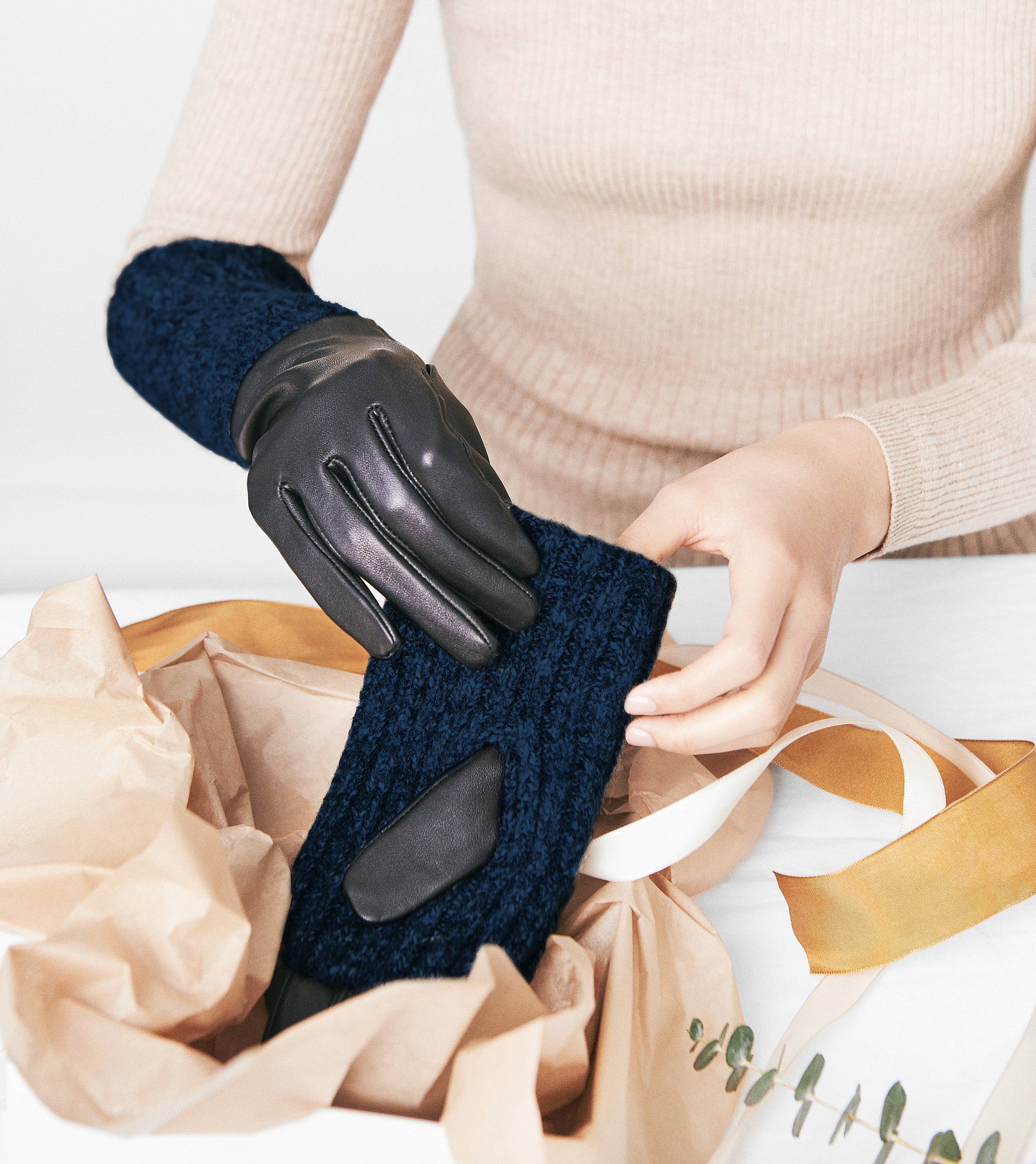 AMATO NEWYORK                          Carolina Amato – wholesale Handskar - Dam – (LT115) Touch Tech Wood Smoke Overlay Damhandskar3