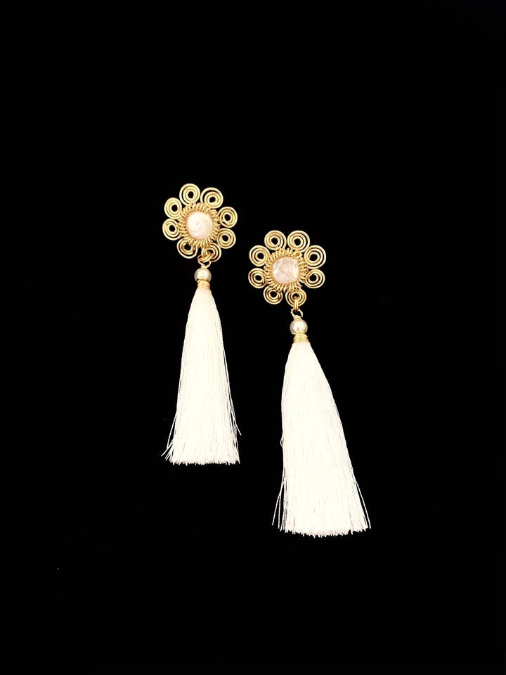 Parel zijdezachte kwastjes oorbellen in verguld! voor wholesale door Diana Wingert Jewelry