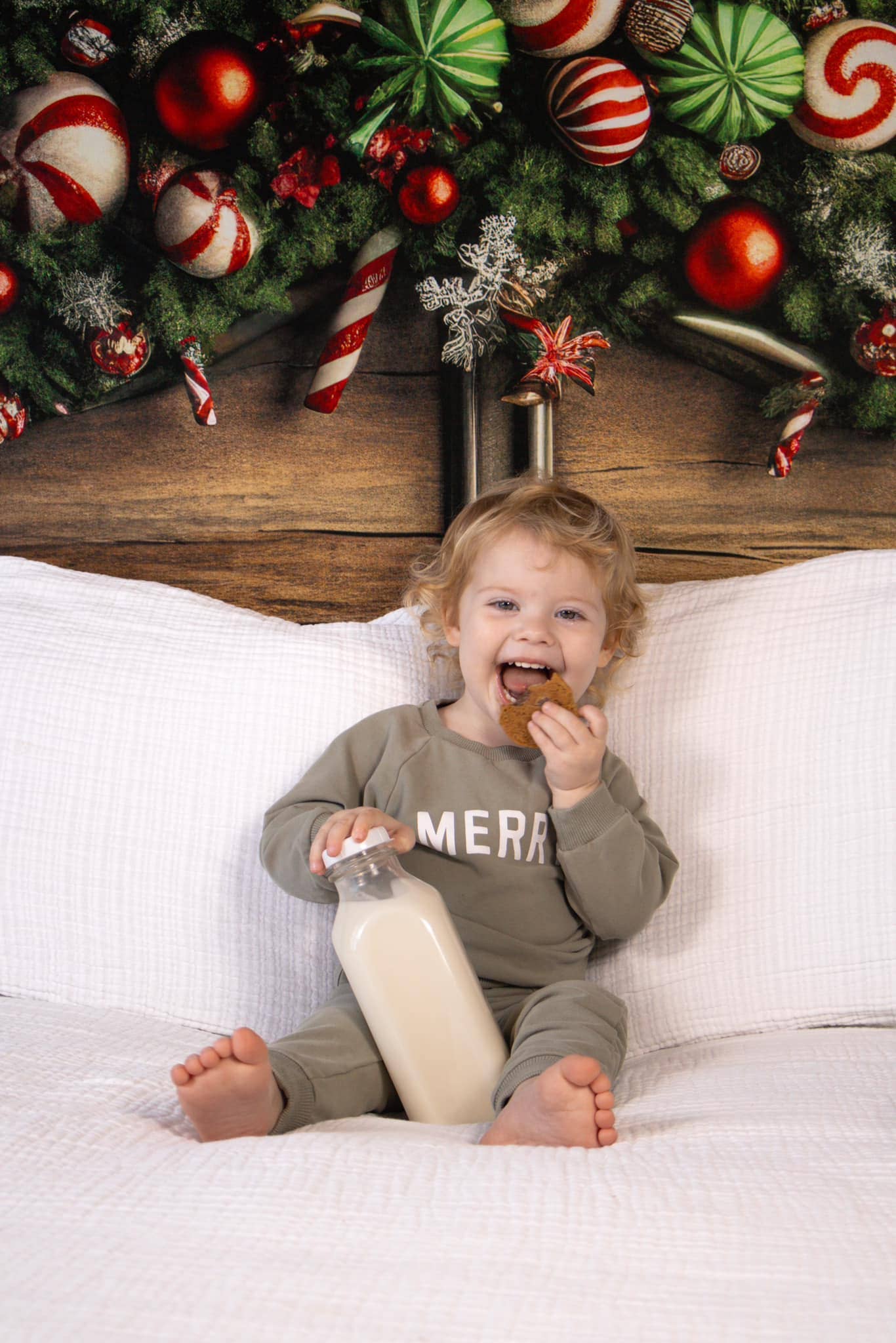 Little Joy Co. – wholesale Top & trouser set – Kids – Merry Graphic Organic Cotton 2pc Jogger Set5