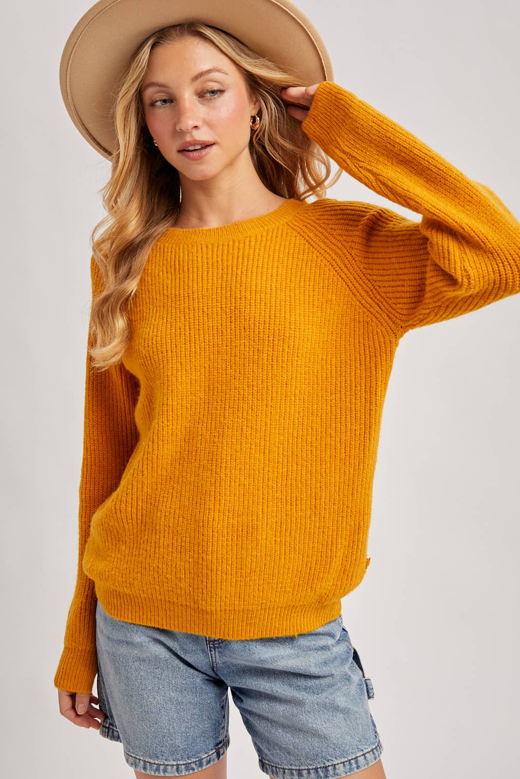 Bluivy - Wholesale Pullover-trui - Dames - Bluivy trui met gehaakte kant en kruispatroon aan de achterkant0