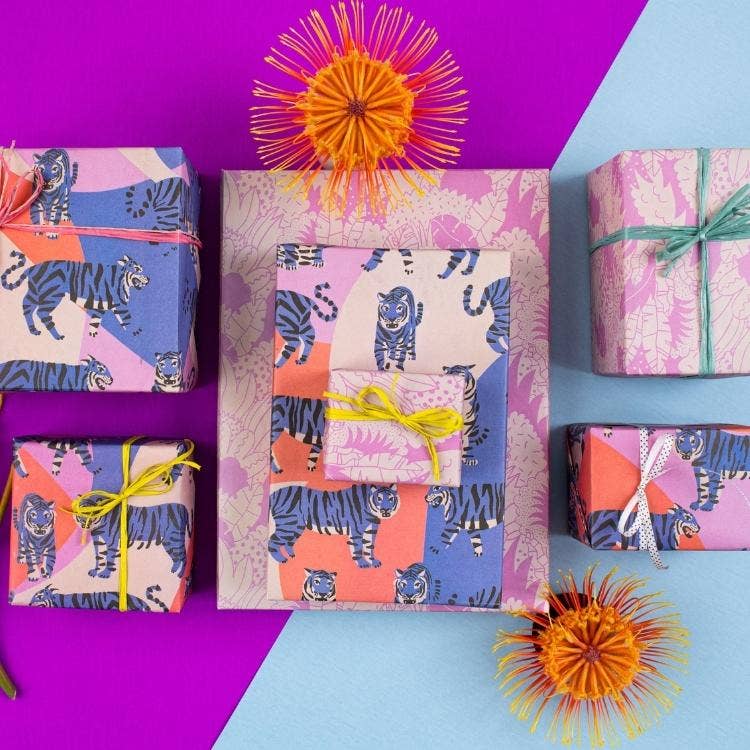 Wrappily Eco Gift Wrap Co. – Großhandel Geschenkpapier in Bögen – Blue Tigers • Doppelseitig • Öko Geschenkpapier für den Alltag1