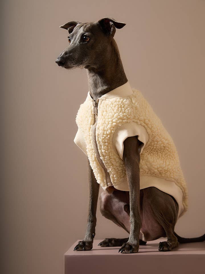 Italienisches Windspiel / Whippet Elfenbein Sherpa Weste MILAN für den Großhandel von The Striped Dog