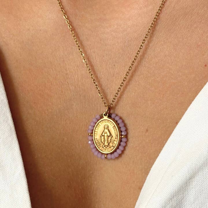 Palas - Vente Colliers à pendentif - Santa Maria Lilac - Collier médaille dorée avec pierres lilas3