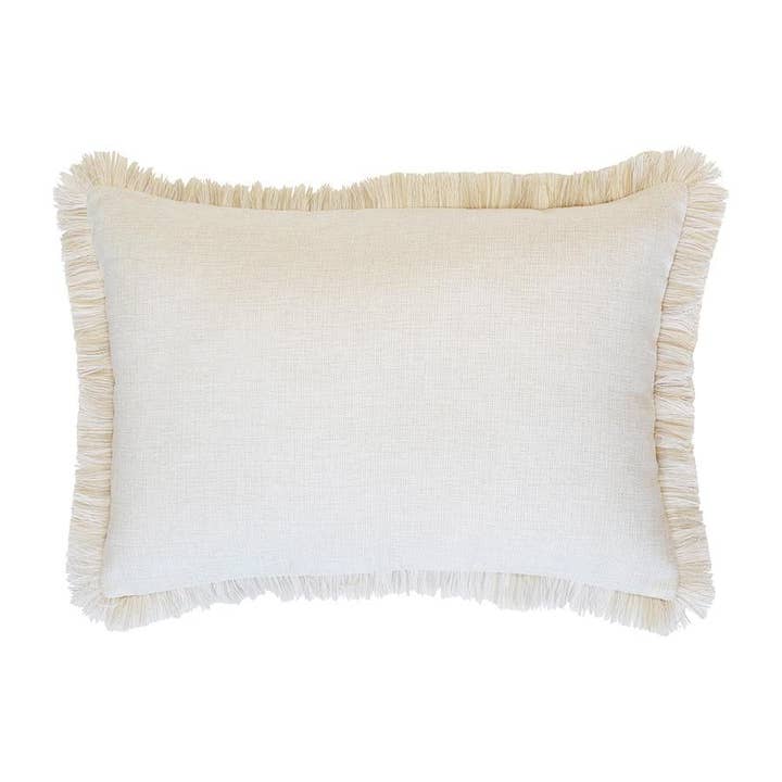 Housse de coussin Coastal Fringe Naturel-Solide Naturel 35 cm x 50 cm pour la vente par Escape To Paradise